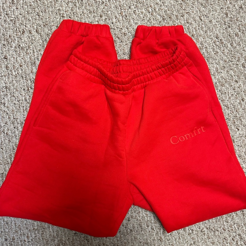 Red Comfort joggers in red
